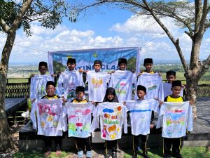 Outing Class MI Nurul Iman Kabo Jaya Berlangsung Meriah di Bukit Pandang Bukit